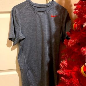 Small Men’s Nike Shirt